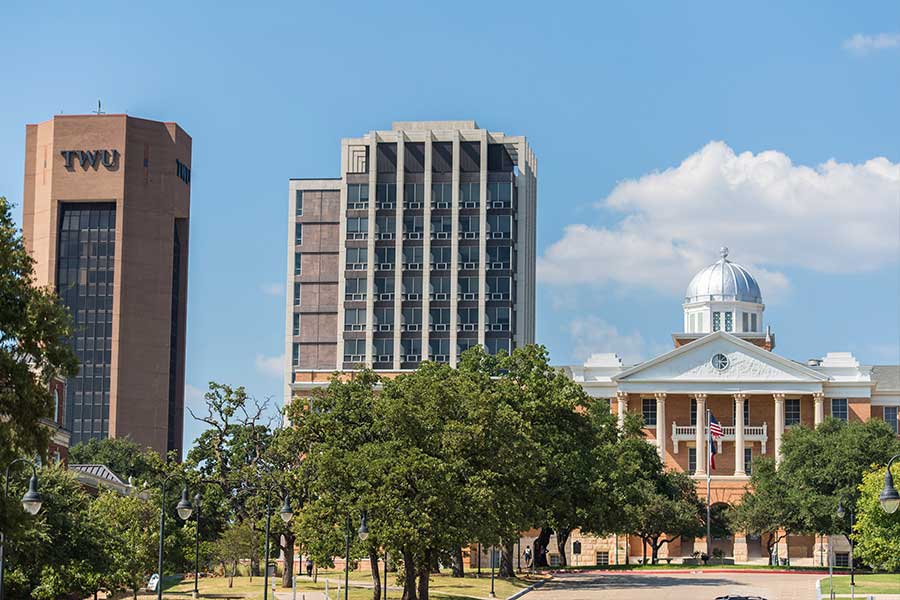 Old Main y el campus de TWU hoy
