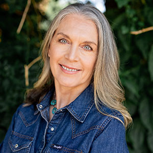 headshot of Tara Haskins